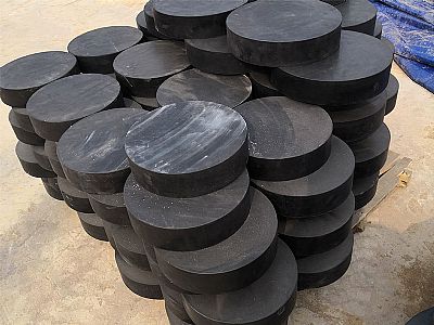 郴州板式橡胶支座由若干层橡胶片与薄钢板经加压硫化